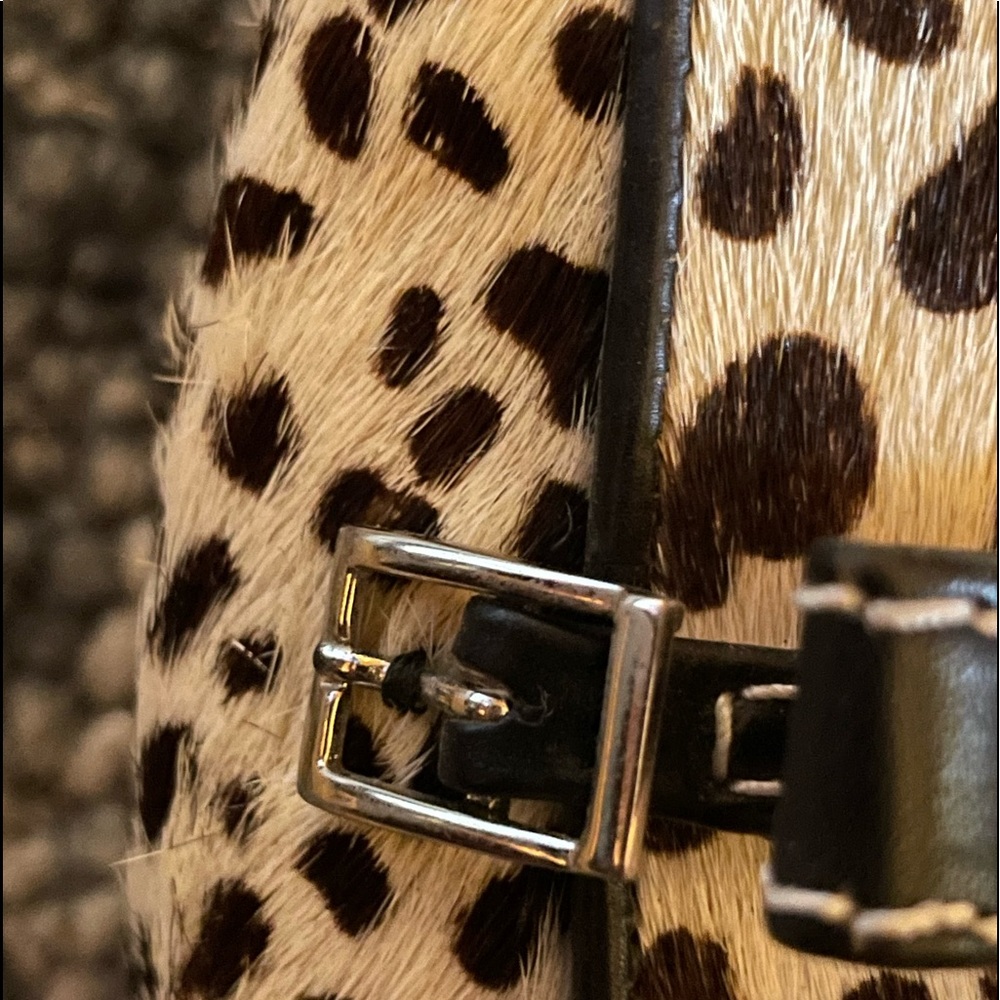 Super cute Van Eli mule shoes! Horse hair and adorable buckle.